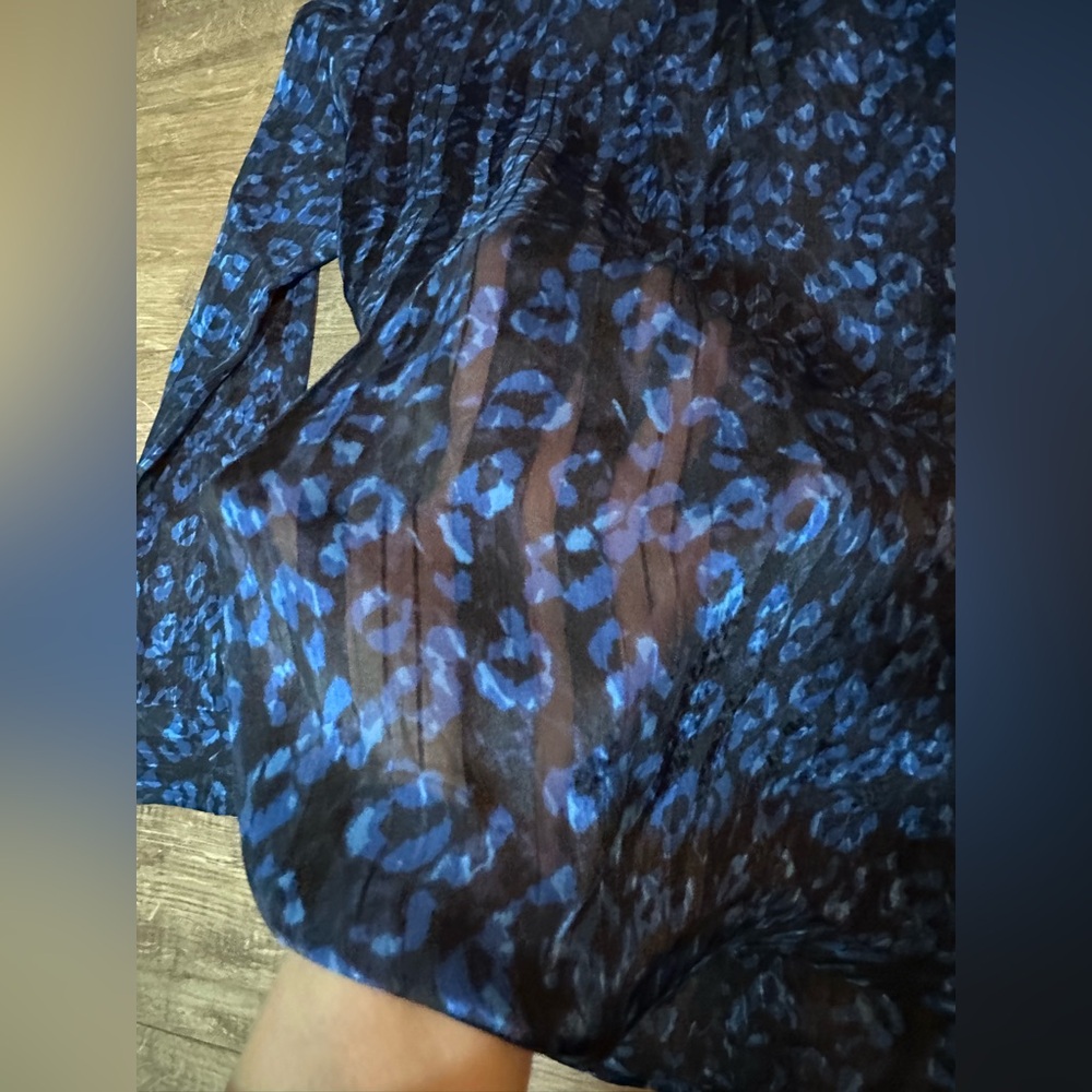 Banana Republic Dillon Shirt – Blue Leopard Print (XS Petite) - Picture 14 of 14